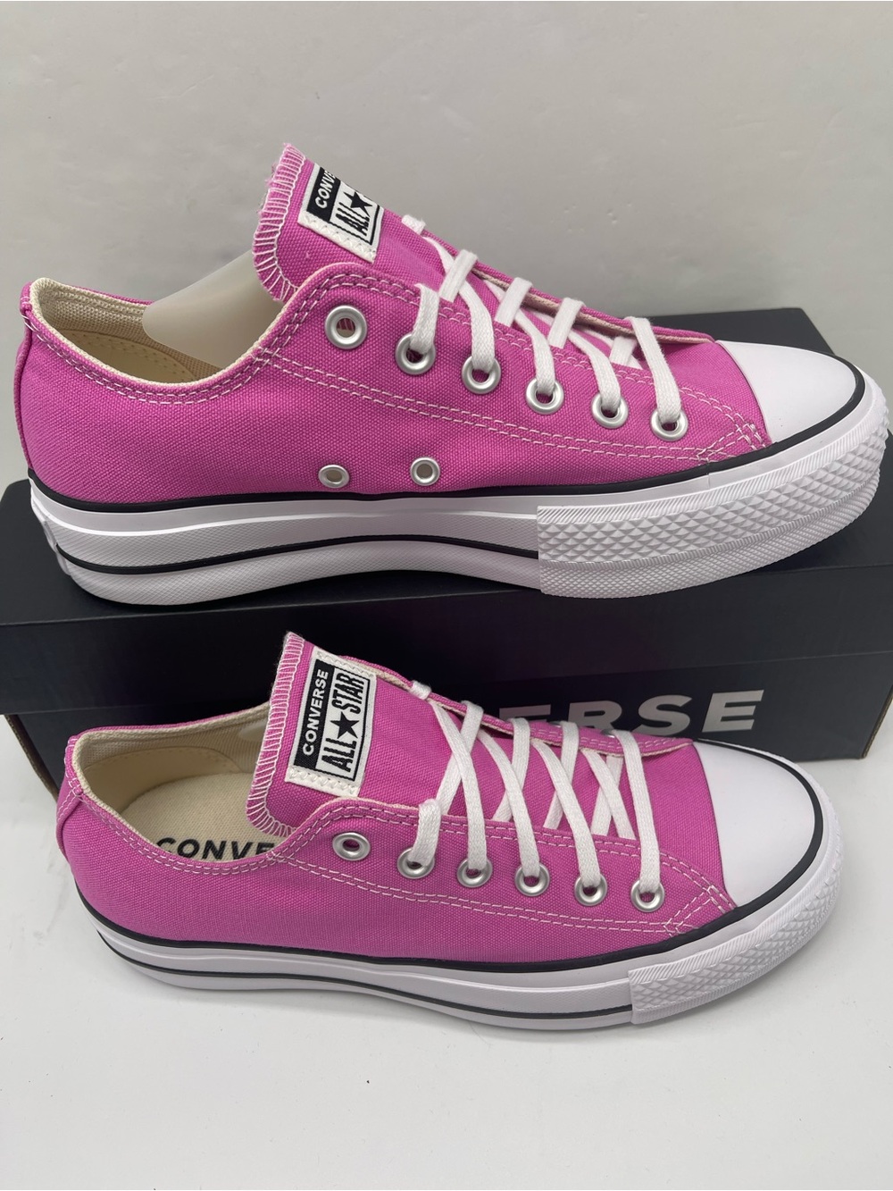 Converse CTAS Lift Ox Platform Sneakers Shocking Orchid White Black A16104F NWT - Picture 2 of 16
